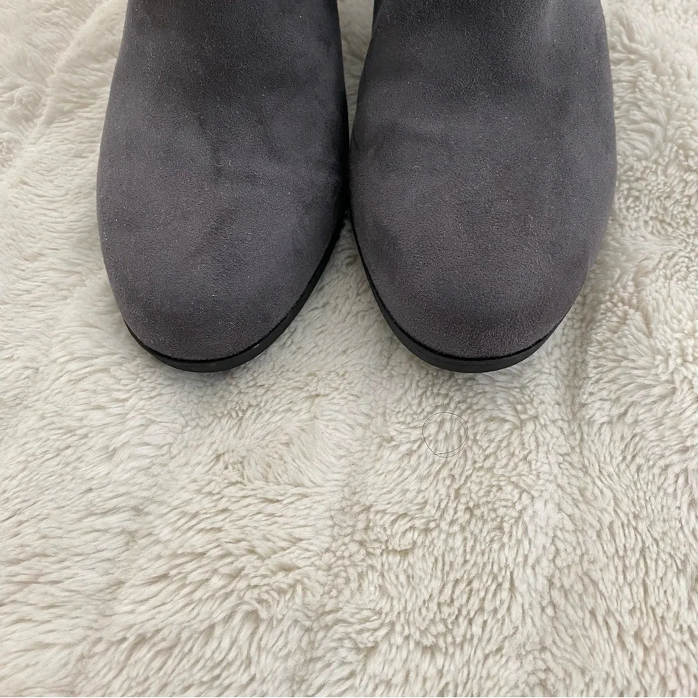 Gianni Bini Memory Foam Gray Suede Ankle Boots with Block Heel Size 7